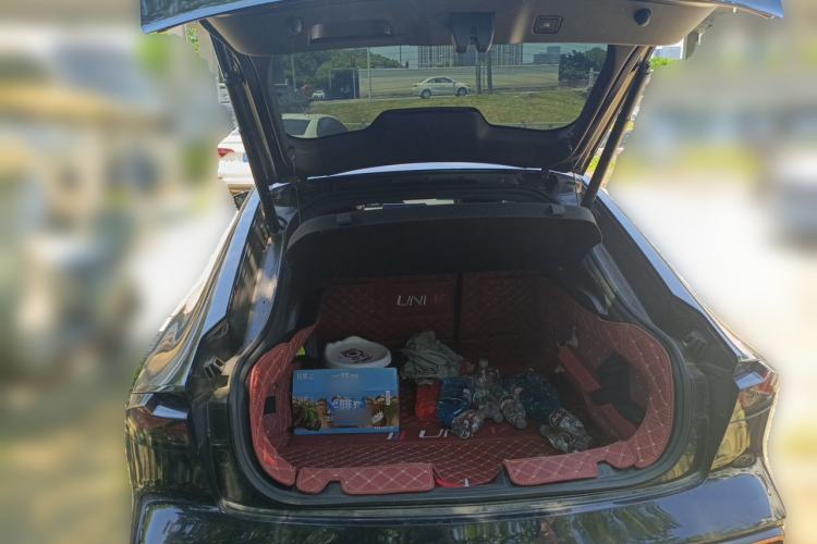 Used CHANGAN UNI-V 2022 1.5T Sport Edition Trunk