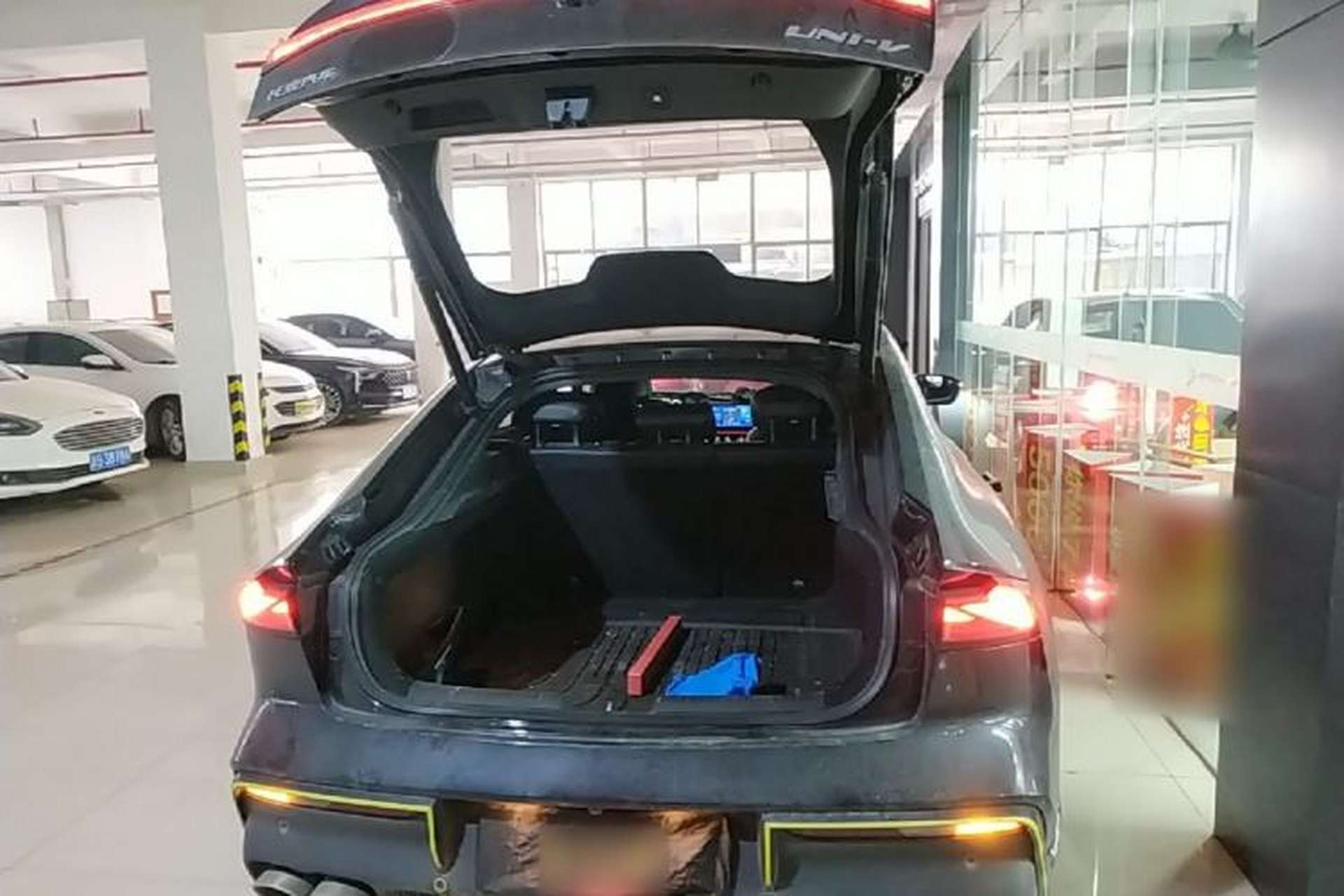 Used CHANGAN UNI-V 2022 1.5T Sport Edition Trunk