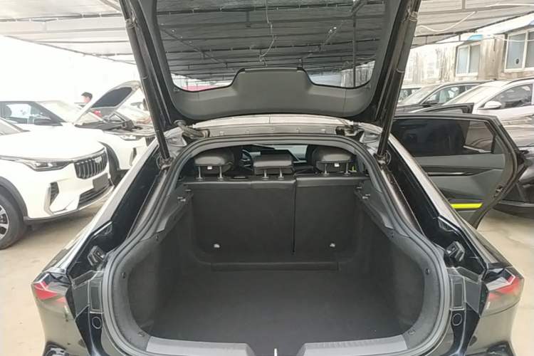 Used CHANGAN UNI-V 2022 1.5T Sport Edition Trunk