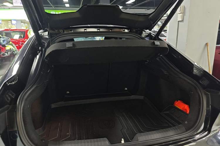 Used CHANGAN UNI-V 2022 1.5T Prestige Version Trunk