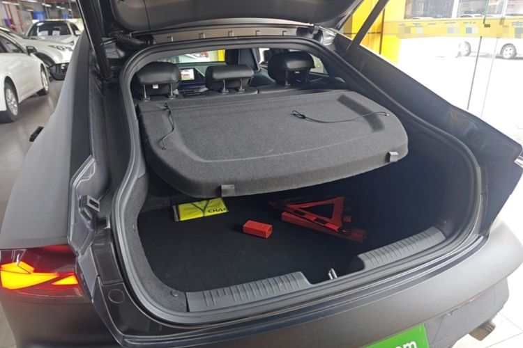 Used CHANGAN UNI-V 2022 1.5T Prestige Version Trunk