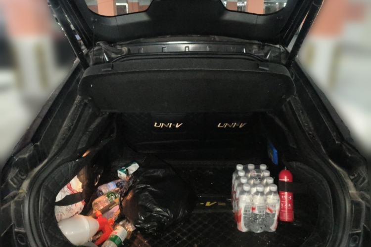 Used CHANGAN UNI-V 2022 1.5T Sport Edition Trunk