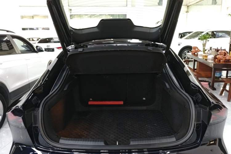Used CHANGAN UNI-V 2022 1.5T Prestige Version Trunk