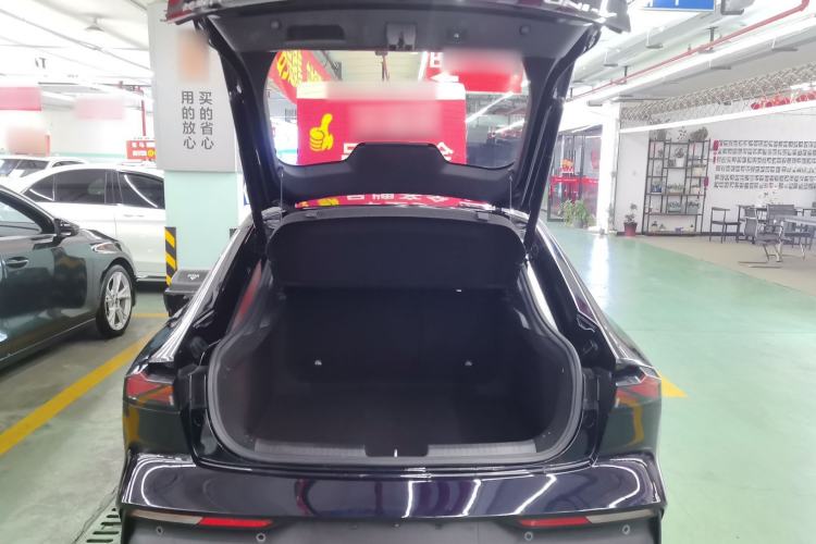 Used CHANGAN UNI-V 2022 1.5T Prestige Version Trunk