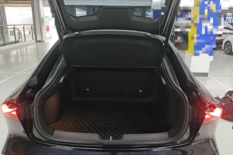 Used CHANGAN UNI-V 2022 1.5T Prestige Version Trunk