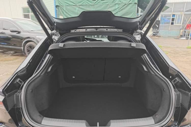 Used CHANGAN UNI-V 2022 1.5T Sport Edition Trunk