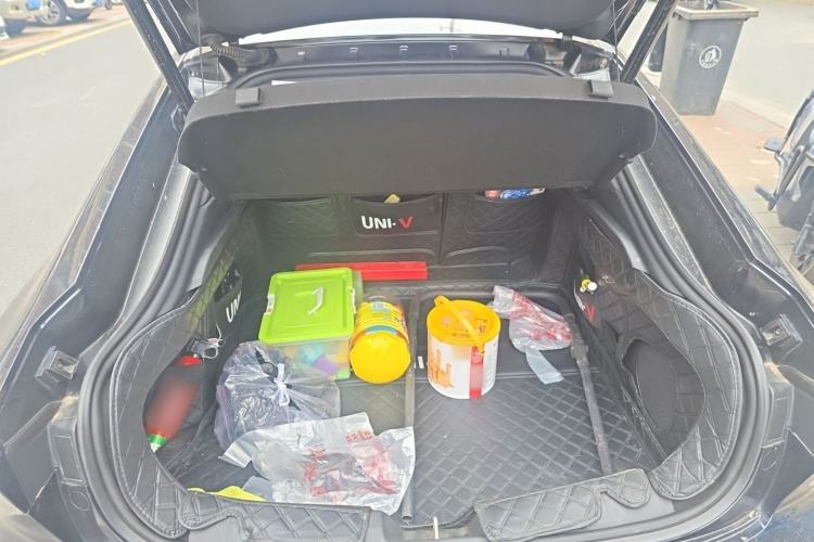 Used CHANGAN UNI-V 2022 1.5T Smart Navigation Version Trunk