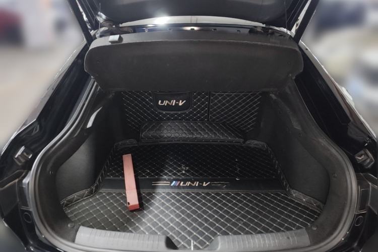 Used CHANGAN UNI-V 2022 1.5T Sport Edition Trunk