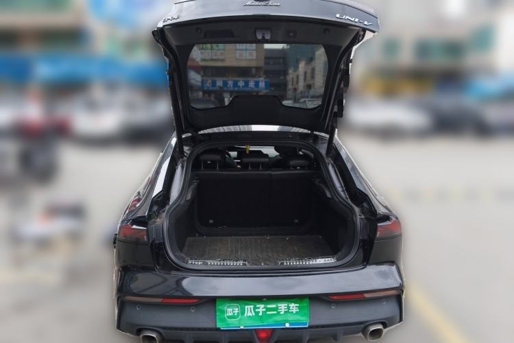 Used CHANGAN UNI-V 2022 1.5T Smart Navigation Version Trunk