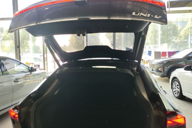 Used CHANGAN UNI-V 2022 1.5T Sport Edition Trunk