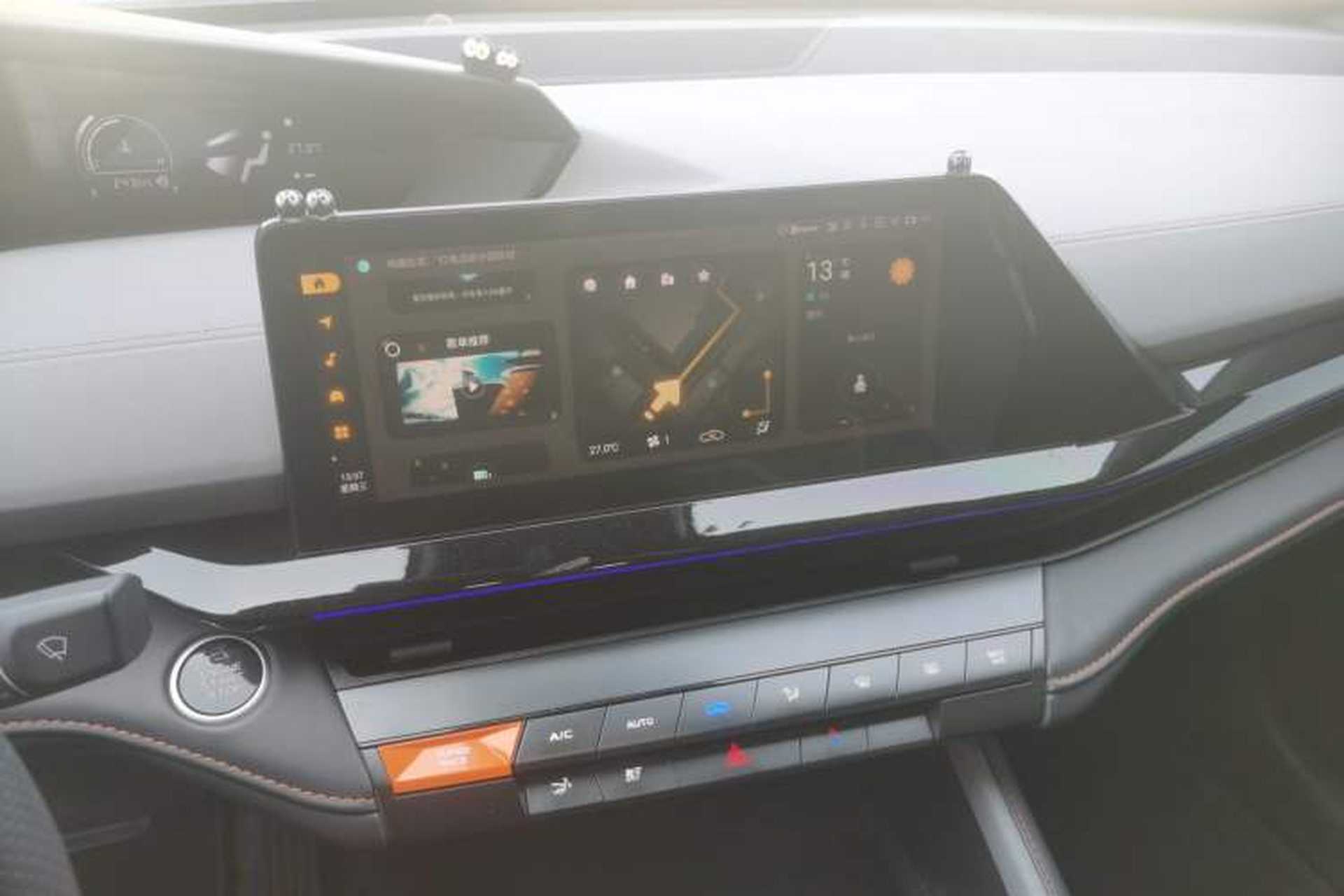 Used CHANGAN UNI-V 2022 1.5T Prestige Version Audio And AC Panel