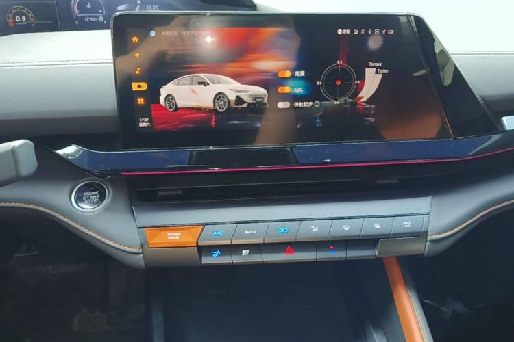 Used CHANGAN UNI-V 2022 1.5T Prestige Version Audio And AC Panel