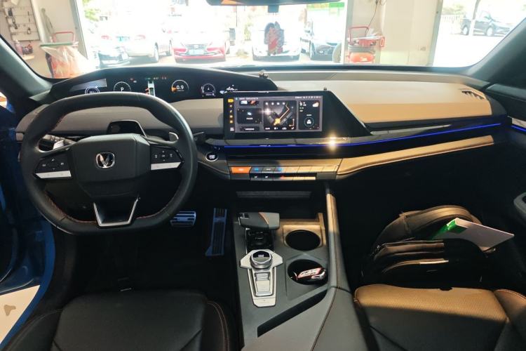 Used CHANGAN UNI-V 2022 1.5T Prestige Version Center Console
