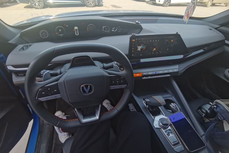 Used CHANGAN UNI-V 2022 1.5T Prestige Version Center Console