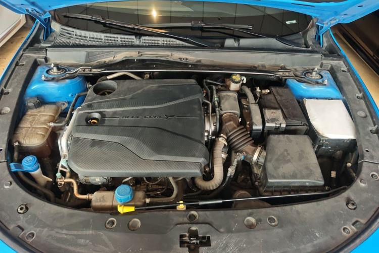 Used CHANGAN UNI-V 2022 1.5T Prestige Version Engine Bay