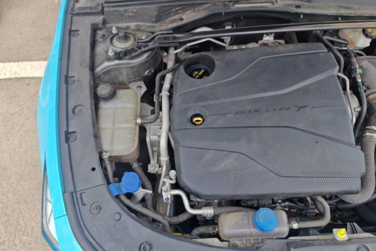 Used CHANGAN UNI-V 2022 1.5T Sport Edition Engine Bay Right