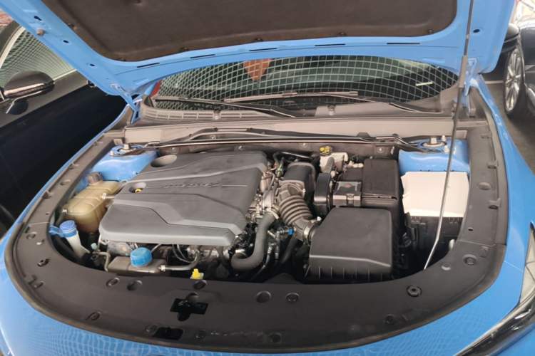 Used CHANGAN UNI-V 2022 1.5T Prestige Version Engine Bay