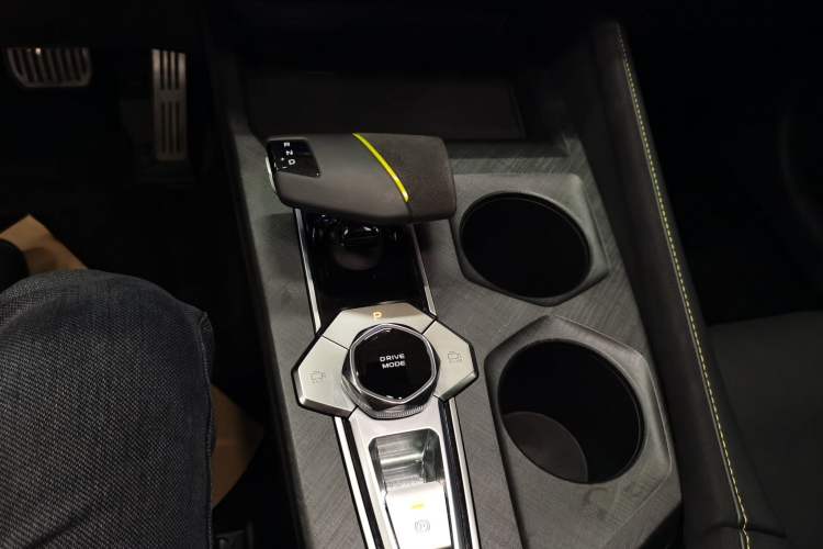 Used CHANGAN UNI-V 2022 1.5T Sport Edition Gear Lever