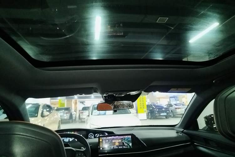 Used CHANGAN UNI-V 2022 1.5T Prestige Version Headliner