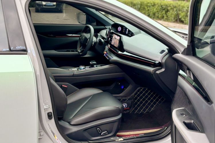 Used CHANGAN UNI-V 2022 1.5T Prestige Version Interior 9