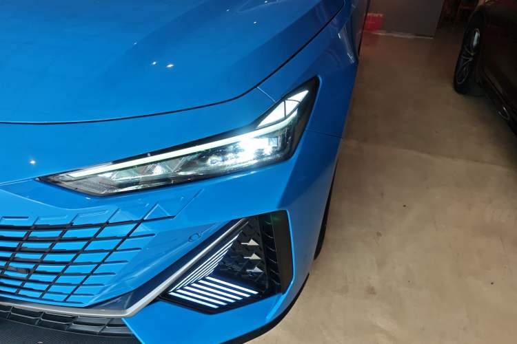 Used CHANGAN UNI-V 2022 1.5T Prestige Version Left Front Headlight
