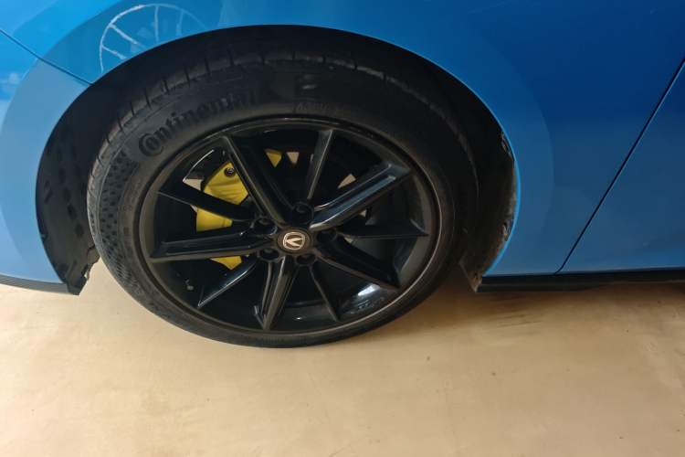 Used CHANGAN UNI-V 2022 1.5T Prestige Version Left Front Wheel Hub
