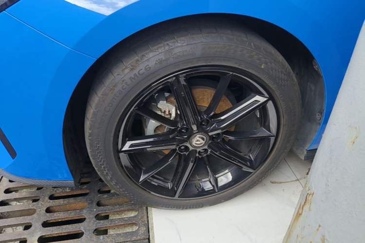 Used CHANGAN UNI-V 2022 1.5T Prestige Version Left Front Wheel Hub