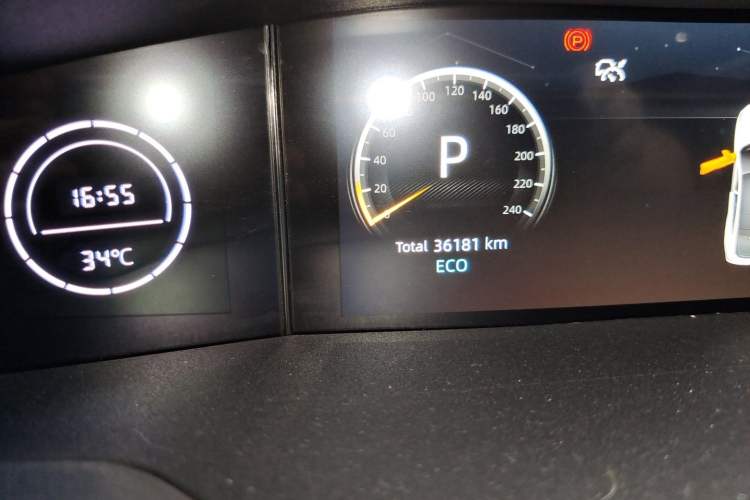 Used CHANGAN UNI-V 2022 1.5T Sport Edition Odometer Close Up
