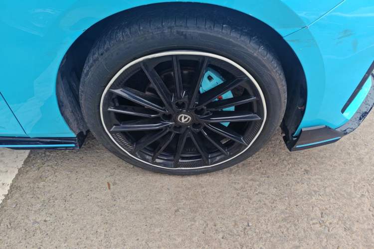 Used CHANGAN UNI-V 2022 1.5T Sport Edition Right Front Wheel Hub