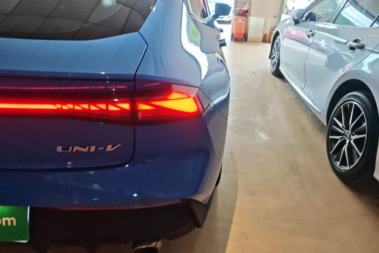 Used CHANGAN UNI-V 2022 1.5T Prestige Version Right Rear Taillight