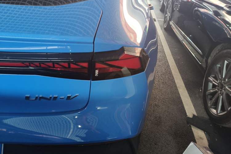 Used CHANGAN UNI-V 2022 1.5T Prestige Version Right Rear Taillight