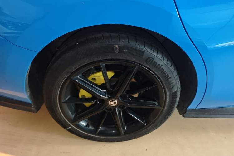 Used CHANGAN UNI-V 2022 1.5T Prestige Version Right Rear Wheel Hub