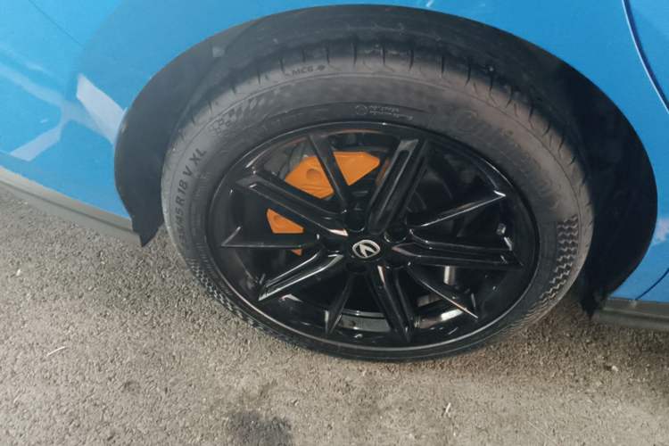 Used CHANGAN UNI-V 2022 1.5T Prestige Version Right Rear Wheel Hub