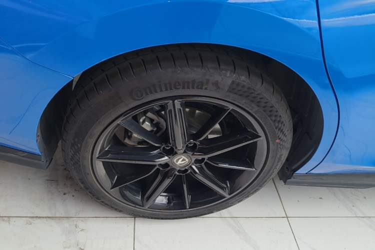 Used CHANGAN UNI-V 2022 1.5T Prestige Version Right Rear Wheel Hub