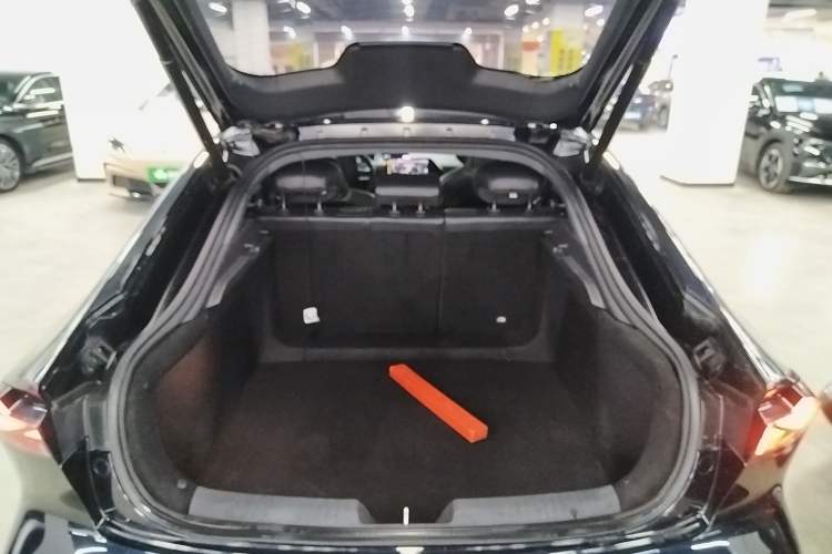 Used CHANGAN UNI-V 2022 1.5T Prestige Version Trunk