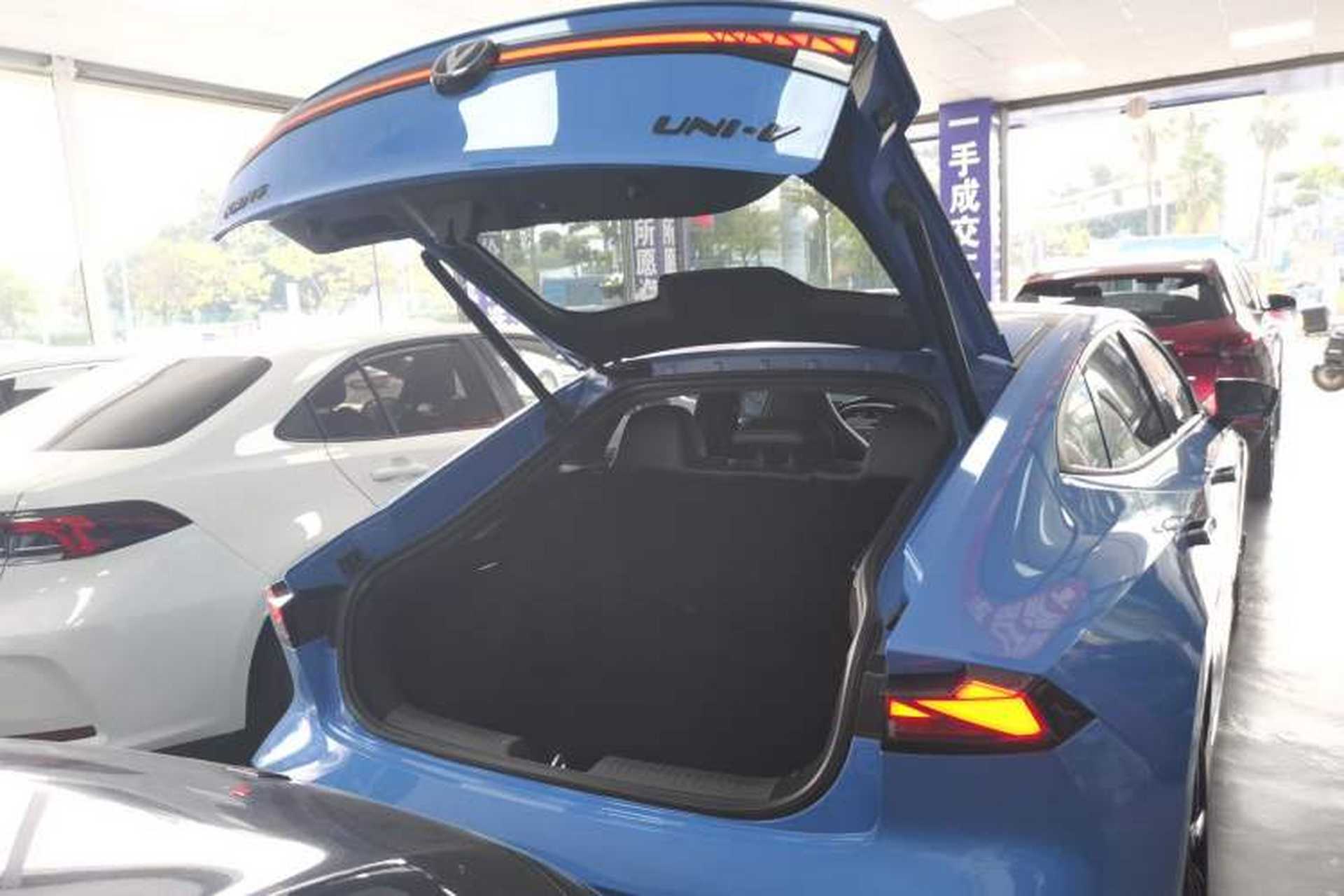 Used CHANGAN UNI-V 2022 2.0T Leading-Speed Edition Trunk