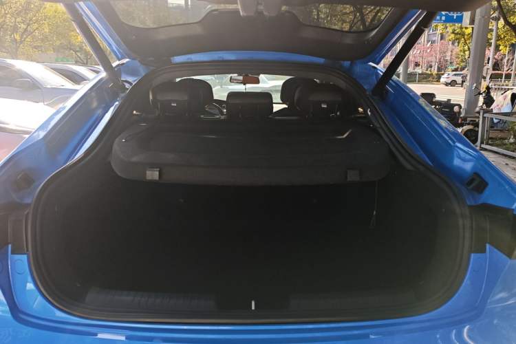Used CHANGAN UNI-V 2022 1.5T Prestige Version Trunk