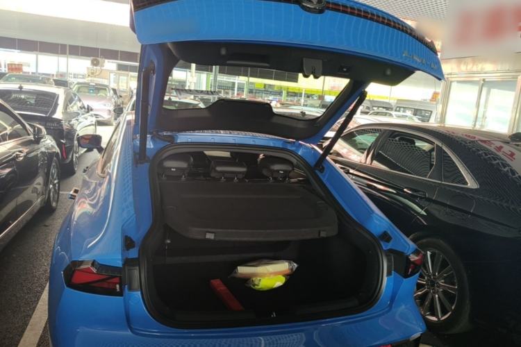 Used CHANGAN UNI-V 2022 1.5T Prestige Version Trunk
