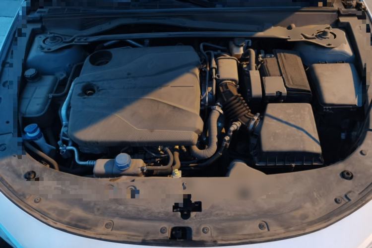 Used CHANGAN UNI-V 2022 1.5T Prestige Version Engine Bay