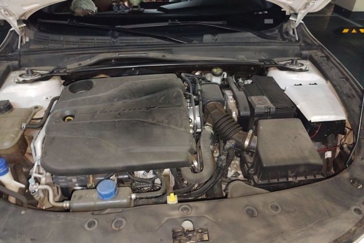Used CHANGAN UNI-V 2022 1.5T Prestige Version Engine Bay