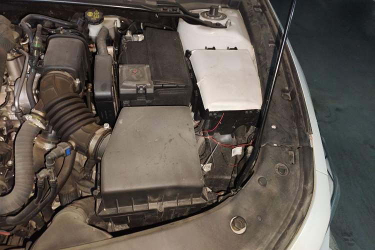 Used CHANGAN UNI-V 2022 1.5T Prestige Version Engine Bay Left