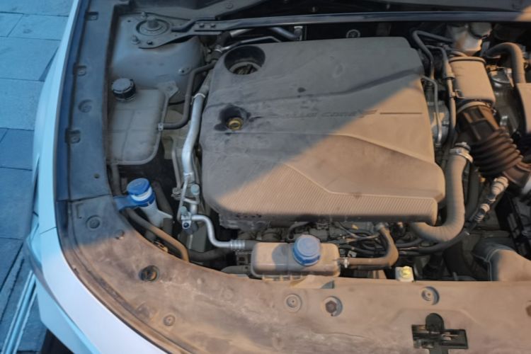 Used CHANGAN UNI-V 2022 1.5T Prestige Version Engine Bay Right