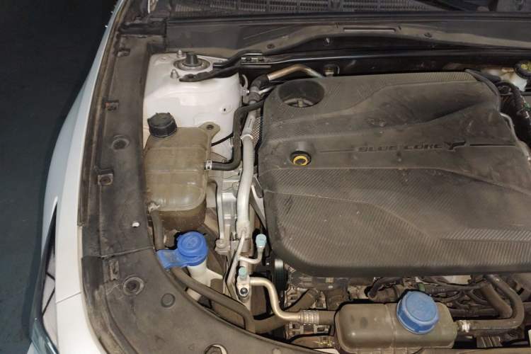 Used CHANGAN UNI-V 2022 1.5T Prestige Version Engine Bay Right