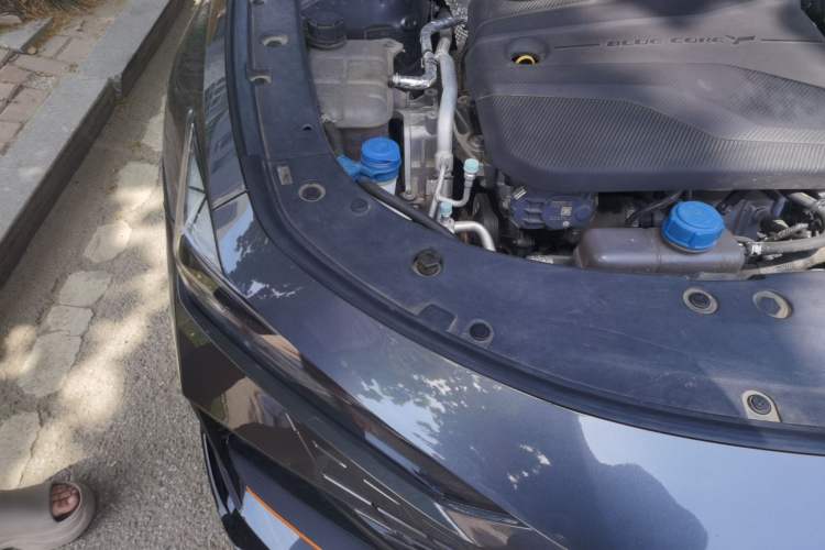 Used CHANGAN UNI-V 2022 1.5T Sport Edition Engine Bay Right