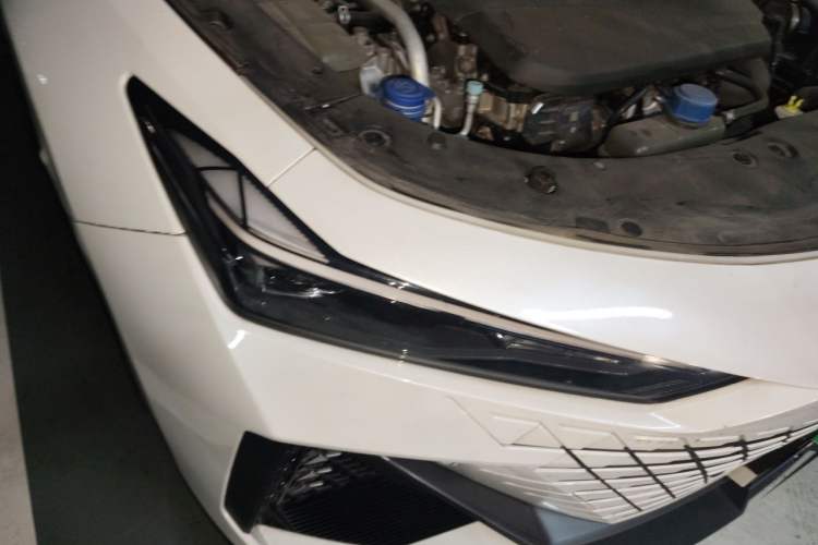Used CHANGAN UNI-V 2022 1.5T Prestige Version Right Front Headlight