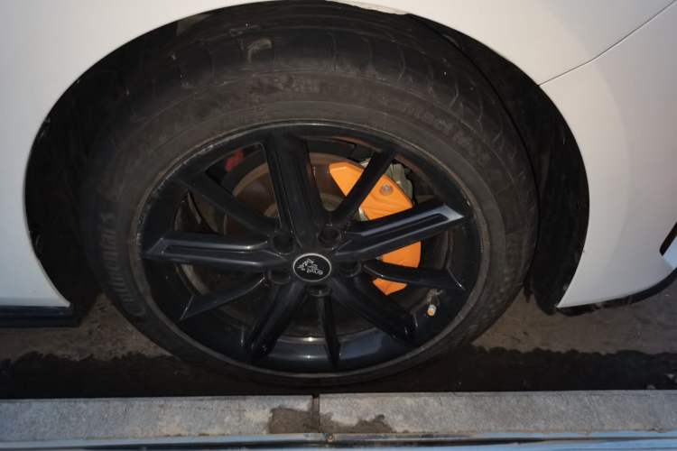 Used CHANGAN UNI-V 2022 1.5T Prestige Version Right Front Wheel Hub