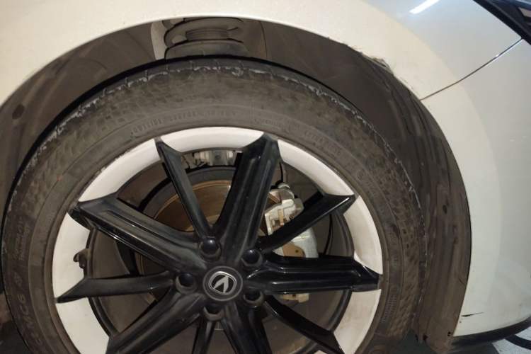 Used CHANGAN UNI-V 2022 1.5T Prestige Version Right Front Wheel Hub