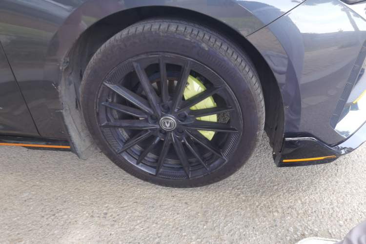 Used CHANGAN UNI-V 2022 1.5T Sport Edition Right Front Wheel Hub