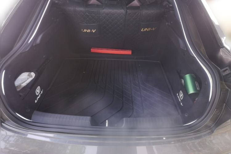 Used CHANGAN UNI-V 2022 1.5T Sport Edition Trunk