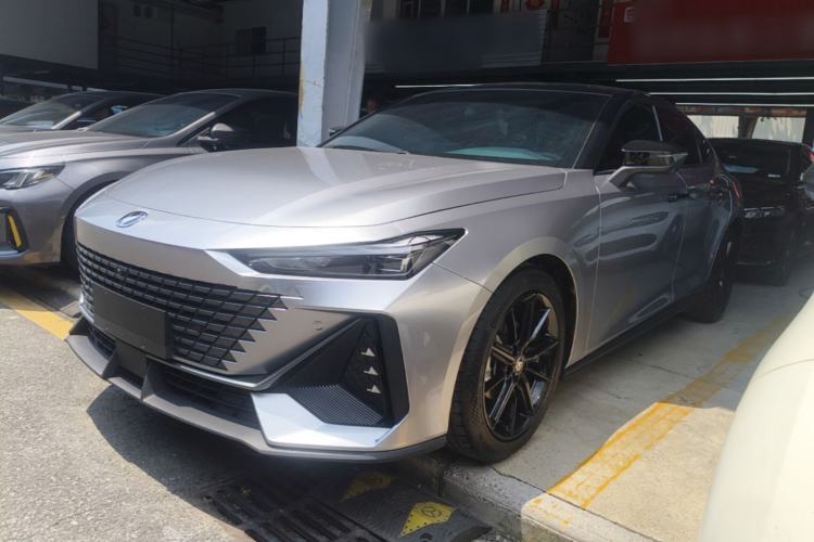 Używany CHANGAN UNI-V 2022 1.5T Prestige Version Guazi used car, China used car export, Used car for sale, Used  cars, Cheapest cars for sale
